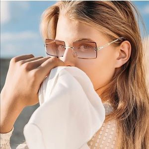 Y2K inspired rimless shades